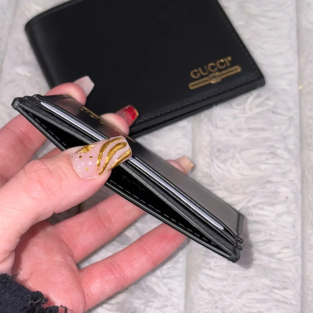 Black and Gold Card Holder - Picture 4 of 4
